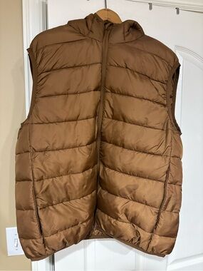 NWOT-H&M Men's Hooded Brown Quilted Puffer Vest